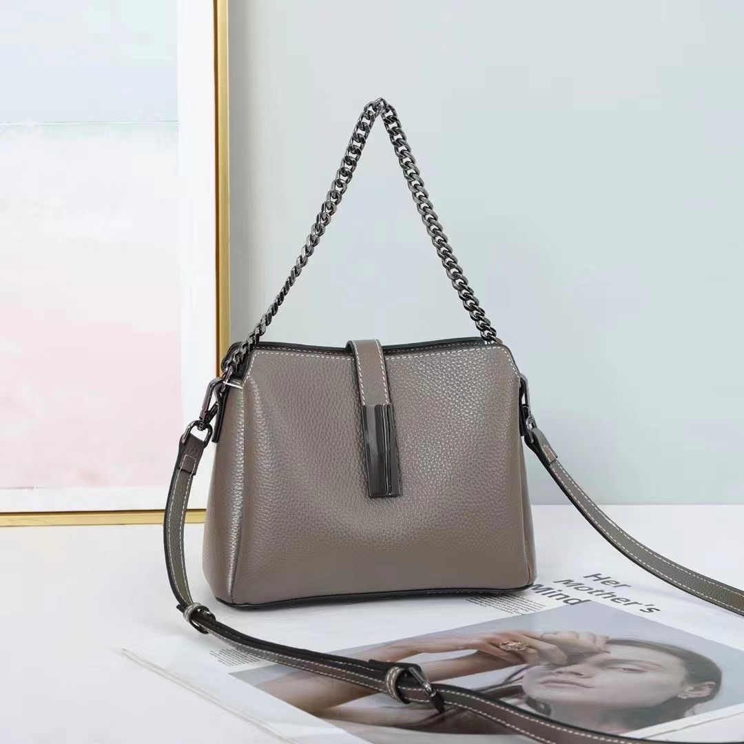 Woman fashion chain strap crossbody bag genuine leather 22340